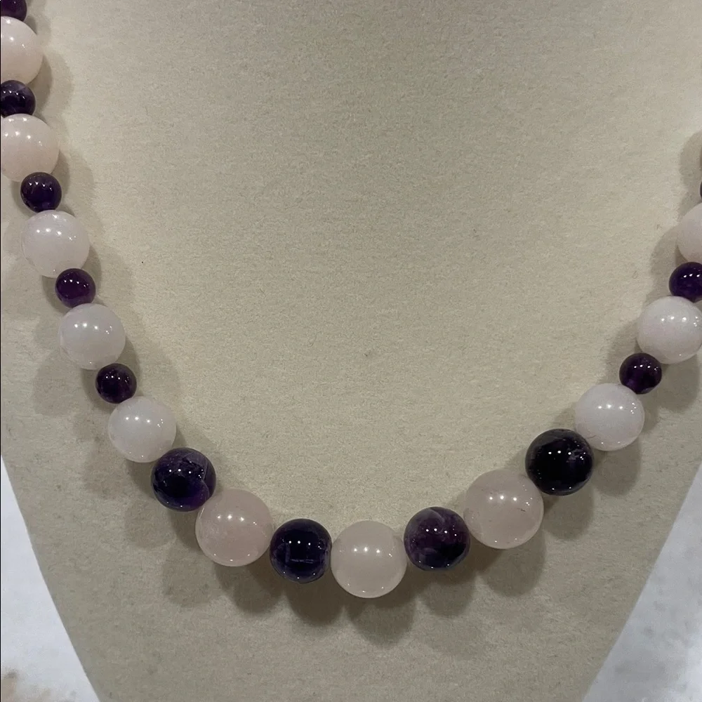 Elegant Purple and White Beaded Necklace - Picture 3 of 4